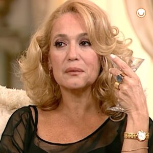 Susana Vieira Instagram - #NOVELAS 🎬  Branca Letícia de Barros Mota é não apenas uma das mais icônicas personagens de Susana Vieira, como também uma das vilãs mais lembradas da nossa dramaturgia. Vem relembrar comigo momentos únicos dessa loira poderosa criada pelo Maneco. 🐍✨