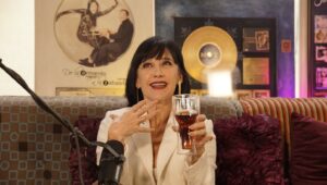 Susana Zabaleta Instagram - @susanazabaleta ha llegado a @la_cheleria_oficial !! 🔥🍻Bandita hermosa, bienvenidos a un nuevo episodio lleno de diversión😂 , anécdotas 🤩 y muchas chelas 🍻✨, todo esto de la mano de una de las intérpretes más sobresalientes 🎭 y cautivadoras 🎤💋 de la Escena Mexicana🇲🇽♥️…Un episodio único y que no se pueden perder, un episodio al estilo de #lazabaleta🔥 

Ya Disponible por YouTube ❤️ & Spotify 💚

Salucita Bandita Hermosa ✨🍻

#lacheleriaoficial #lazabaleta #podcast #lacheleria #susanazabaleta #lacheleriarifa #cervezas #agosto #newpost #viral #trending #ciudademexico