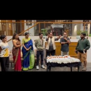 Sushant Shelar Instagram - महाराष्ट्राचे लोकप्रिय मुख्यमंत्री श्री. एकनाथजी शिंदे साहेब यांच्या लोकोपयोगी विचारसरणी तसेच शिवसेना पक्षाचे सचिव आणि शिव चित्रपट सेनेचे अध्यक्ष सुशांत शेलार यांनी सातारा येथे ( पारू ) या मालिकेतील पडद्यामागील आर्टिस्ट व कामगारांना मुग्धा कर्णिक, शरयू सोनवणे, विजय पटवर्धन, प्राजक्ता वाडये, अतिश मोरे या कलाकारांच्या हस्ते छत्री वाटपाच्या कार्यक्रमाचे आयोजन केले.
.
.
#छत्रीवाटप #पारू #jaymaharashtranews #News #anchorjanavi #Ekanthshindesaheb #DrShrikantshinde #कलाकार #Actors #Aplishivsena
#शिंदे_सरकार
#महाराष्ट्रातील_सुवर्णयोग
#जनतेचामुख्यमंत्री
#शिवसेना
#शिवचित्रपटसेना
. 
. 
#sushantshelar
#Shivsena #शिवसेना