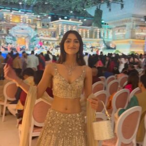 Susmita Chatterjee Instagram - Grateful to be a part of #anantambani & #radhikamerchant grand wedding. Thank you to the kind Ambani family for such beautiful hospitality❤️🙏🏻❤️
Love love & more love 🥰🥰🥰

Outfit @sequinsandpearlsclothing 
Jewellery @bcsenjewellers 
M&H @kajuguhaofficial 
Styled by @fashiondoctor_official 

#arweddingcelebrations #arwedding #ambaniwedding #ambani