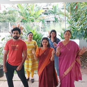 Susmitha Prabhakaran Instagram - We did it🤣
@flowersonair @sukhamodevi_official 
#filmactor #youtuber #costars #bonding #reels