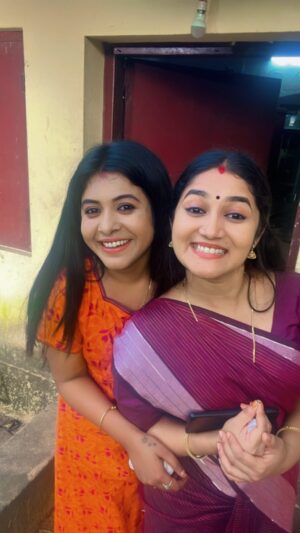 Susmitha Prabhakaran Instagram - 🤩😂 0 PILAGA VENKATI

#susmithaprabhakaran #ardradas #flowers #