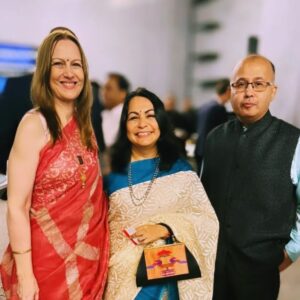 Suzanne Bernert Instagram - Finally we met and on top of it in Mumbai. Celebrating the Israeli Independence Day wearing Sarees🥻🌸
Also check second pic 🌸
🇮🇱🇮🇳🇩🇪 Saree by @isadoralife1