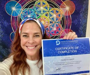 Suzette Bacó Instagram - El pasado sábado y domingo estuve tomando el curso “Breaking the Habit of Being Yourself” (Romper el Hábito de Ser Tu) del Dr. Joe Dispenza ofrecido por @josettepagan. Gracias @josettepagan  por la invitación, la experiencia y la oportunidad de seguir creciendo. 

Si hay algo que he aprendido bien es que nunca se termina de aprender. El rediseño es constante porque la vida es movimiento. Así que emprendo nuevo viaje para seguir desaprendiendo y aprendiendo. ¡¡No pudo llegar en mejor momento!! Agradecida…siempre agradecida. 🙌🏼

#orgullosademi 
#rediseño 
#trabajaadentropaquesenoteafuera☝🏼 
#nodesnuncanadaporsentado 
#abrazaelcambio