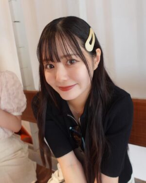Suzuka Ishikawa Instagram - 夏休みラスト🍧
今年は夏らしいことたくさんできて満足＾＾

秋学期も授業頑張ります~🥲🥲
・
・
・
夏休みラストに駆け込んだ最近の美容事情です🧚🏻‍♀️

👩🏻いつもカラーとトリートメントお願いしていて、今回は髪質改善と縮毛矯正お願いしました！
髪の毛さらっさらで嬉しい~☺︎
@yusuke.yamamoto_hairdesign さん

💅毎月の楽しみのネイル♪
今月も相変わらず可愛すぎてお気に入りです❤︎
@nail__yua さん

📍毎月その時の顔面の調子を見て美容鍼や小顔矯正などの施術をしていただいていて、本当に助かってます🥲
@yuusuke1216_oasis さん

🦷矯正の器具が取れたので、ホワイトニングに伺いました！一回で効果出てとっても嬉しい~🤍
@platinum_beauty_shinjuku さん

#髪質改善 #縮毛矯正 #ネイル #ネイルデザイン #美容鍼 #oasistokyo #ホワイトニング #pr