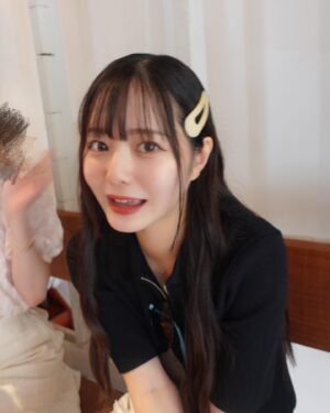 Suzuka Ishikawa Instagram - 夏休みラスト🍧
今年は夏らしいことたくさんできて満足＾＾

秋学期も授業頑張ります~🥲🥲
・
・
・
夏休みラストに駆け込んだ最近の美容事情です🧚🏻‍♀️

👩🏻いつもカラーとトリートメントお願いしていて、今回は髪質改善と縮毛矯正お願いしました！
髪の毛さらっさらで嬉しい~☺︎
@yusuke.yamamoto_hairdesign さん

💅毎月の楽しみのネイル♪
今月も相変わらず可愛すぎてお気に入りです❤︎
@nail__yua さん

📍毎月その時の顔面の調子を見て美容鍼や小顔矯正などの施術をしていただいていて、本当に助かってます🥲
@yuusuke1216_oasis さん

🦷矯正の器具が取れたので、ホワイトニングに伺いました！一回で効果出てとっても嬉しい~🤍
@platinum_beauty_shinjuku さん

#髪質改善 #縮毛矯正 #ネイル #ネイルデザイン #美容鍼 #oasistokyo #ホワイトニング #pr