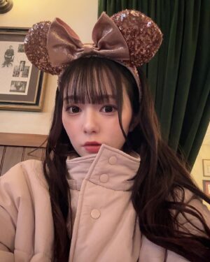 Suzuka Ishikawa Instagram - ディズニー行った日🧸
・
・
・
先日 @haku_whitening 恵比寿店さんに、
ホワイトニングで伺いました！
完全個室のプライベート空間で、
人目を気にせず通えるから嬉しいです~🎀

#PR #ホワイトニング