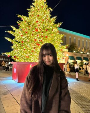 Suzuka Ishikawa Instagram - クリスマスの季節嬉しいね~🧚🏻‍♀️

今さっきお家に小さなクリスマスツリー
組み立てて置きました✌︎