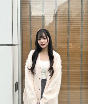 Suzuka Ishikawa Instagram - ・
11月になって、今年も残り2ヶ月ですね🐈‍⬛

今月も頑張りましょう~🖤

お洋服ふわふわだよ~🎀

#heather #アダストリア #ドットエスティ #PR