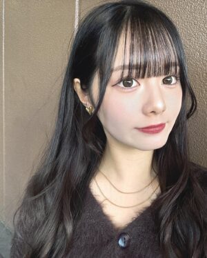 Suzuka Ishikawa Instagram - お正月はゆっくり休めたでしょうか？？

今年一年も一緒に頑張りましょうね。
・
・
・
普段あまりイヤリングをつけないのですが、
年始から気分新たにつけてみました🙈
ネックレスもいつもとは違うものを...‼︎
@cene_316l さんのアクセサリーです💎
とっても可愛くてお気に入り~🫶🏼

#cene #セネ #高見え #金アレ
#ぷちぷらコーデ #アクセサリー #PR