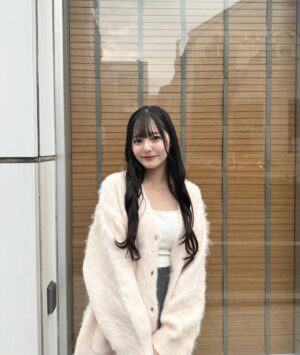 Suzuka Ishikawa Instagram - ・
11月になって、今年も残り2ヶ月ですね🐈‍⬛

今月も頑張りましょう~🖤

お洋服ふわふわだよ~🎀

#heather #アダストリア #ドットエスティ #PR