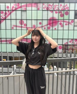 Suzuka Ishikawa Instagram - 風と雨で前髪守りきれなかった日☂️

6月も一緒にがんばりましょーね✊🏻
　　

お洋服はかわいいセットアップ🪄
　　
　　
#PR