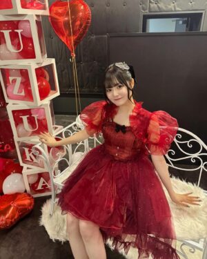 Suzuka Ishikawa Instagram - ・
石川涼楓生誕祭2024 #すずかのせいたんさい
改めて、本当に有難うございました！

念願の生誕祭、とっても嬉しかったです❣️
　

皆さんに思いっきり楽しんでいただきたくて、
この一ヶ月ずっと生誕祭のことを考えてきました。

いかがでしたか？💭

Tシャツやペンライトで会場が赤色でいっぱいになってて
本当に嬉しくて嬉しくて、、

素敵すぎる幸せな時間を有難うございました🥹

そして夢だったスタンドフラワー、
どれも可愛すぎて本当に嬉しかったです😭

立ててくださった皆さんありがとうございます🥲💞
　
　　
22歳の石川涼楓とこれからの君と見るそらも
よろしくお願いします！☺️