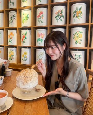 Suzuka Ishikawa Instagram - 双子ちゃんとかき氷デートしてきた🍧

キャラメルミルクのかき氷美味しかったあ🤤🤍

紅茶大好き人間なので紅茶もたくさんいただきました✌︎