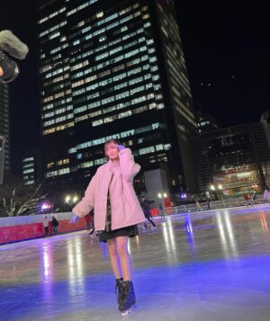 Suzuka Ishikawa Instagram - 撮影でちょこっとスケートした日⛸️

少しなら滑れます実は＾＾

今日から3月！今月も一緒に頑張りましょうね🧸

月末はイベントたくさんなので楽しみ~✌︎