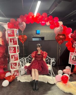 Suzuka Ishikawa Instagram - ・
石川涼楓生誕祭2024 #すずかのせいたんさい
改めて、本当に有難うございました！

念願の生誕祭、とっても嬉しかったです❣️
　

皆さんに思いっきり楽しんでいただきたくて、
この一ヶ月ずっと生誕祭のことを考えてきました。

いかがでしたか？💭

Tシャツやペンライトで会場が赤色でいっぱいになってて
本当に嬉しくて嬉しくて、、

素敵すぎる幸せな時間を有難うございました🥹

そして夢だったスタンドフラワー、
どれも可愛すぎて本当に嬉しかったです😭

立ててくださった皆さんありがとうございます🥲💞
　
　　
22歳の石川涼楓とこれからの君と見るそらも
よろしくお願いします！☺️