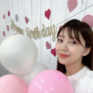 Suzuko Mimori Instagram - Today is my birthday 🎂 今年も誕生日を迎えました🎂
毎年ワクワクした気持ちでこの日を迎えられるのは、楽しく生きてる証拠ですね✨
ファンの皆様、いつも私のことを応援してくれてありがとうございます💕
家族も友達も仕事仲間の皆さんも…みんなみんなありがとう！
大きな愛で返します！！

さぁ、誕生日は何して過ごそうかなぁ…♪

#mimorisuzuko #三森すずこ #誕生日ケーキ何にしよう