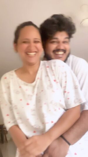 Swanandi Tikekar Instagram - The rehearsal was soooo bad that we did not even attempt a final take!!! 😂😂 

#trending #bloopers #reels #instagram #swananditikekar #ashishkulkarni #anandi