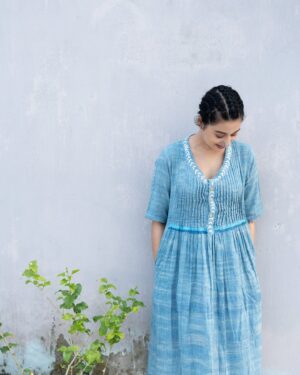 Swastika Dutta Instagram - ডাকছে অকারণ… 😡😍🩵🌱
.
.
.
📸 @ami_baundule 
.
.
.
Wearing @dorji.shantiniketan 
.
.
.
#lovingthelook #livedthelook #hairstyle #dusktodawn #express #actor #sd