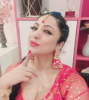 Sweety Chhabra Instagram - Good evening dosto ❤️#comingsoon #hindisongs #blessed #sweetyChhabraproduction #sweetychhabralover #iloveyousweetychhabra #🧿🧿🧿 #bollywoodsongs #bhojpuriactress #positivevibes #dancevideo #musicvideo