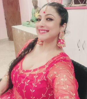Sweety Chhabra Instagram - Good evening dosto ❤️#comingsoon #hindisongs #blessed #sweetyChhabraproduction #sweetychhabralover #iloveyousweetychhabra #🧿🧿🧿 #bollywoodsongs #bhojpuriactress #positivevibes #dancevideo #musicvideo