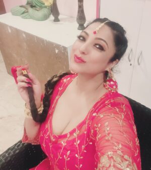 Sweety Chhabra Instagram - Good evening dosto ❤️#comingsoon #hindisongs #blessed #sweetyChhabraproduction #sweetychhabralover #iloveyousweetychhabra #🧿🧿🧿 #bollywoodsongs #bhojpuriactress #positivevibes #dancevideo #musicvideo