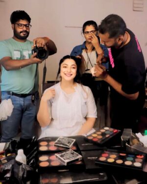 Sweety Chhabra Instagram - Good morning dosto ❤️ 
#shootingtime #makeup  Suraj dada , still Pankaj dada , hair Sunita di ❤️ my lovely team #song #bollywood #blessed #🧿🧿🧿 #comingsoon #🫰