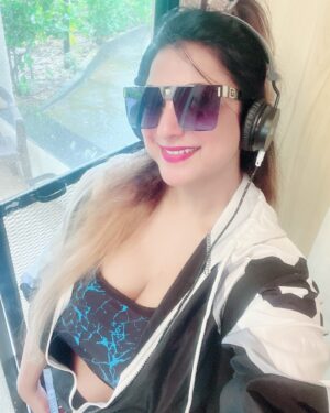 Sweety Chhabra Instagram - Good morning dosto ❤️
#rain #mumbaiweather 
#shootingmood #readytorock #comeingsoon #blessed #🧿🧿🧿