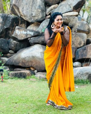 Syamantha Kiran Instagram - 🌞 🙂🌼 

#fashion #rajinispecial #zeetamil #instagood #ootd