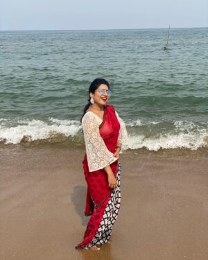 Syamantha Kiran Instagram - ❤️ 

@stitch_vyshnavee_sarath rem this😊

#fashion #style #love #instagood #like #photography  #photooftheday #follow #instagram #picoftheday  #instadaily #me #smile #ootd  #instalike #myself #fashionstyle #photo #fashionista #unseenpics #throwback #blousedesigns #blousepatterns #fansleeves