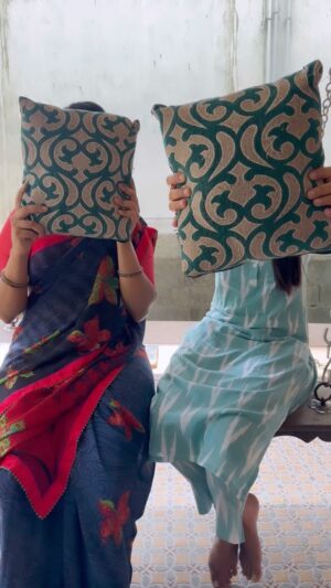 Syamantha Kiran Instagram - Guess who is the funnier one!! 🤣 

#friendshipgoals #afteralonggap❤️