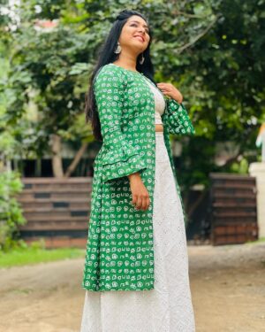Syamantha Kiran Instagram - Vibing in green! Lovely outfit designed and stitched by @stitch_vyshnavee_sarath 
Hairdo @pavii_aju 
PC @udhayakumar_u_k