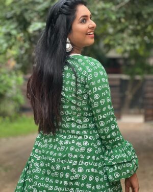 Syamantha Kiran Instagram - Vibing in green! Lovely outfit designed and stitched by @stitch_vyshnavee_sarath 
Hairdo @pavii_aju 
PC @udhayakumar_u_k