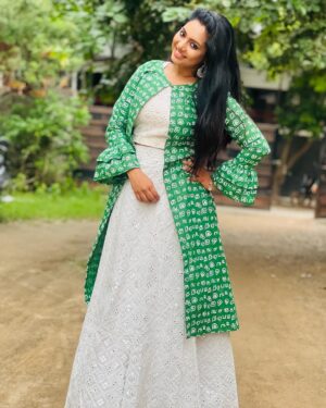 Syamantha Kiran Instagram - Vibing in green! Lovely outfit designed and stitched by @stitch_vyshnavee_sarath 
Hairdo @pavii_aju 
PC @udhayakumar_u_k
