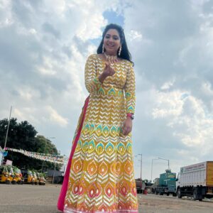 Syamantha Kiran Instagram - ❤️❤️🥰 vijayadasmi nalvazhthukal makkale😊

#vijaytelevision #syamanthakiran