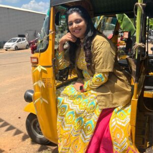 Syamantha Kiran Instagram - ❤️❤️🥰 vijayadasmi nalvazhthukal makkale😊

#vijaytelevision #syamanthakiran