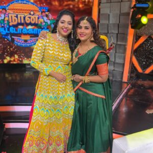 Syamantha Kiran Instagram - ❤️❤️🥰 vijayadasmi nalvazhthukal makkale😊

#vijaytelevision #syamanthakiran