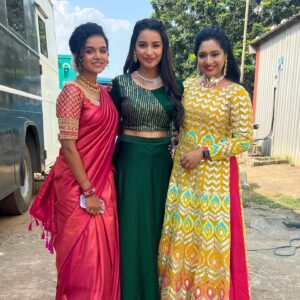 Syamantha Kiran Instagram - ❤️❤️🥰 vijayadasmi nalvazhthukal makkale😊

#vijaytelevision #syamanthakiran