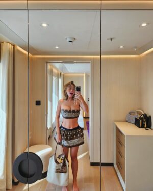 Sydney Sweeney Instagram - i dont do mirror selfies often but when i do they are chaotic