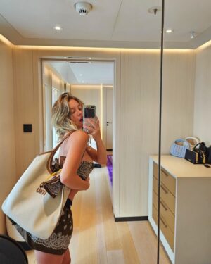 Sydney Sweeney Instagram - i dont do mirror selfies often but when i do they are chaotic
