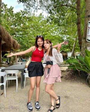 Sylvia Kim Instagram - happy belated birthday bolang🩷🩷🩷more years to come both in korea and philippines 🇵🇭🇰🇷
#sylmoy