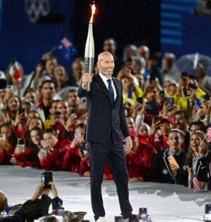 Sylvie Tellier Instagram - ✨Cérémonie d’ouverture des JO Paris 2024✨
Quel est votre moment préféré? 
1- Tous avec nos champions 🏅
2- L’ode à la liberté, la Paix 🕊️ , la trêve Olympique
3- Zizou Chris
4- Red carpet
5- Chantons sous la pluie 🎶
6- Je n’ai jamais autant aimé un poncho 😂
7- entre copains 
8- Le meilleur pour la fin…
9- La seule qui mette vraiment tout le monde d’accord…
10- Paris je t’❤️
#JO #ceremonie #olympics #Paris #paris2024