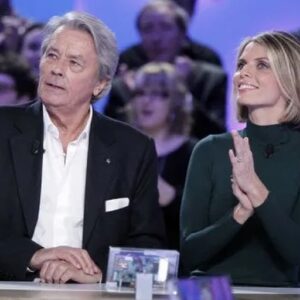 Sylvie Tellier Instagram - Alain Delon, un géant nous quitte. Il a façonné le cinéma français, influençant la mode et laissant une empreinte profonde sur notre culture. À Miss France, il imposait son charisme avec une autorité naturelle. J'ai eu le privilège de partager des moments inoubliables avec lui, notamment pendant les nombreuses années où il a marqué de son empreinte le rôle de Président. Pour moi, Il restera l’éternel rebelle, inébranlable et indomptable. Reposez en paix, Monsieur le Président. 🌹 #legende #guepard #alaindelon #RIP