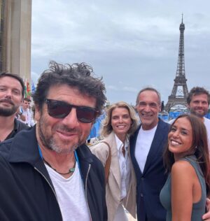 Sylvie Tellier Instagram - ✨Cérémonie d’ouverture des JO Paris 2024✨
Quel est votre moment préféré? 
1- Tous avec nos champions 🏅
2- L’ode à la liberté, la Paix 🕊️ , la trêve Olympique
3- Zizou Chris
4- Red carpet
5- Chantons sous la pluie 🎶
6- Je n’ai jamais autant aimé un poncho 😂
7- entre copains 
8- Le meilleur pour la fin…
9- La seule qui mette vraiment tout le monde d’accord…
10- Paris je t’❤️
#JO #ceremonie #olympics #Paris #paris2024