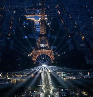 Sylvie Tellier Instagram - ✨Cérémonie d’ouverture des JO Paris 2024✨
Quel est votre moment préféré? 
1- Tous avec nos champions 🏅
2- L’ode à la liberté, la Paix 🕊️ , la trêve Olympique
3- Zizou Chris
4- Red carpet
5- Chantons sous la pluie 🎶
6- Je n’ai jamais autant aimé un poncho 😂
7- entre copains 
8- Le meilleur pour la fin…
9- La seule qui mette vraiment tout le monde d’accord…
10- Paris je t’❤️
#JO #ceremonie #olympics #Paris #paris2024