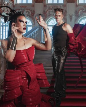 Taiga Brava Instagram - Blue pill, RED PILL 💊 Which one is it gonna be? 

La belleza de este look que conceptualizamos @juanoyervides y yo, sigo sin superarla. 🤍 GRACIAS por tu arte, Juan. Te amo. 

Desde MATRIX, 5to Elemento y Los Juegos Del Hambre, comenzamos a crear lo que es esta maravilla justamente para el BALL de @dragracemexico ✨ 

Gracias babe @ghelguera por ayudarme a complementar este look con tu joyeria, eres un maestro 😍

Les amo #taigers gracias por todo el amor 🥹
Photo: @mrjuanote x @juanoterofoto 
Photo edit: @dylanbolivar 
MUA: @jackoliverx 
Werk Room look: @bent.world 
Main Stage Look: @juanoyervides 
Joyería: @ghelguera x @allure.mx