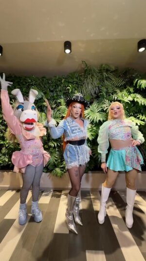 Taiga Brava Instagram - La Reina 🌵✨🌙 ¡Ya disponible en todo el universo! 
Avalada por las del momento ✅

#elpodcastdelmomento #turbulencedragqueen #burritaburrona #lasamponas #dragracemexico #dragrace #taigabrava #brava