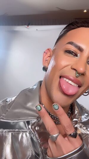 Taiga Brava Instagram - FIND SOMEONE WHO CAN DO BOTH 😏😈
PRIMER EPISODIO DE @dragracemexico 

MUA: @jackoliverx ✨
Looks: @bent.world x @bcallabcalla 🤍
Hair: @parizhair 🩷
Jewelry: @ghelguera x @allure.mx 
Prosthetics: @jackoliverx 😍
Face: @face_lace 🔥