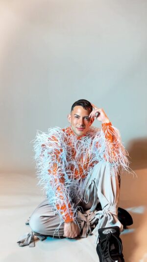 Taiga Brava Instagram - Drag Race México - Episode 2 💕

Jugar en mis dos fragmentos fue de las partes más divertidas de conceptualizar en esta experiencia. 

Estoy muy feliz de que estén amando tanto estos looks y las conexiones entre ellos. 😍🥹✨

Gracias infinitas a @farfan_jpg x @thepelayo_ por ayudarme tanto a llevarlos a la realidad. 🩷

Gracias @mrjuanote por ayudarme a hacer mis ideas en video 😍