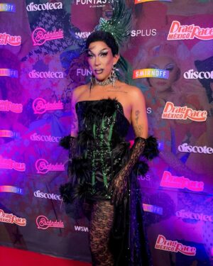 Taiga Brava Instagram - ¡ENCIENDAN SUS MOTORES! ❤️‍🔥 #DragRaceMexico copresentadora @taigabrava luciendo ESPECTACULAR para la Kick-Off Party de la Temporada 2 esta noche en @discotecacdmx

🏁 La temporada 2 de @dragracemexico se estrena el 20 de junio a las 8PM CST (CDMX) en una NUEVA PLATAFORMA en México, @wowpresentsplus.

‼️ El primer episodio es GRATIS en @wowpresentspluses para todos los usuarios registrados. ¡Solo crea una cuenta!
